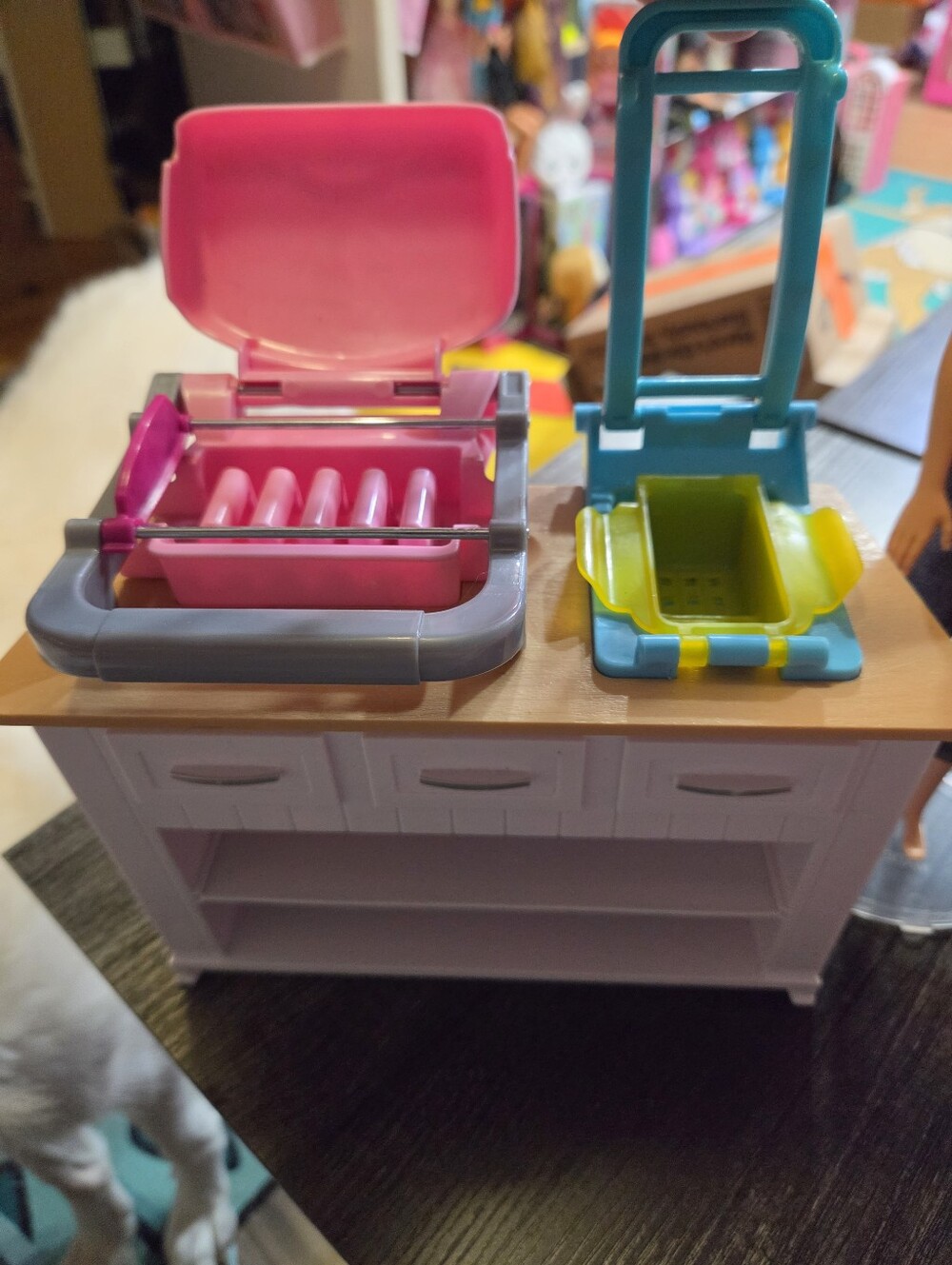 Barbies Ultimate Kitchen And Pizza Chef Play Doh Playsets - Picture 4 of 7